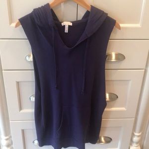 purple sleeveless shirt